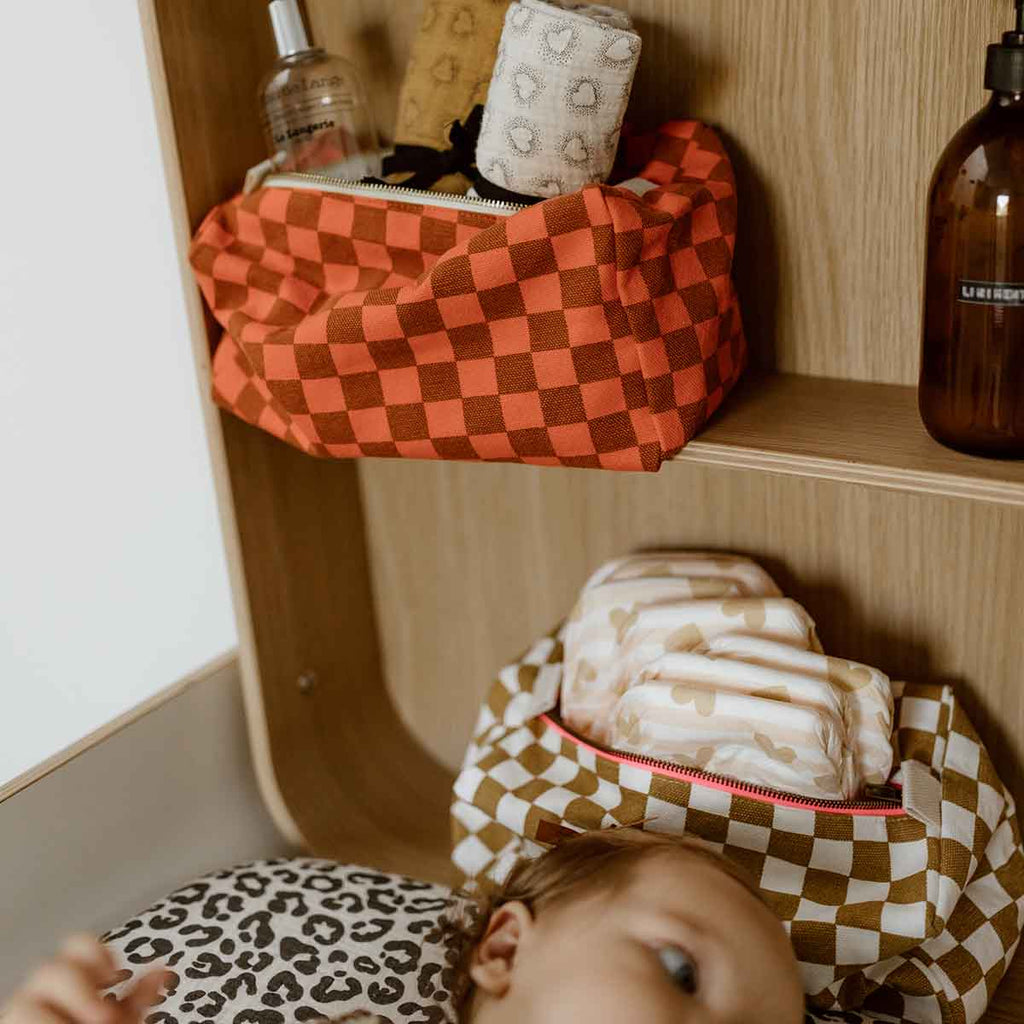 VIC TOILETRY BAG CHECKERBOARD CARAMEL