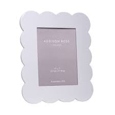 Addison Ross white Scalloped Lacquer Photo Frame, Size 5 x 7 in