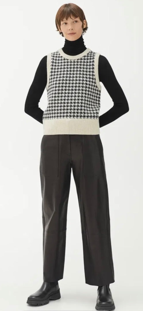 arket black & cream houndstooth wool vest, Size large