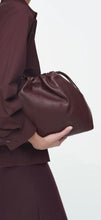 Load image into Gallery viewer, cos bordeaux cavatelli clutch, Size
