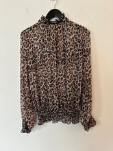 Load image into Gallery viewer, primrose park neutrals tracy animal print top, Size small
