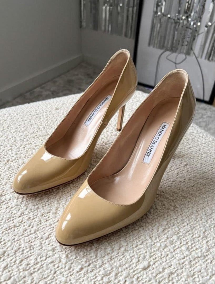 Manolo Blahnik Nude Patent court shoes, Size 38.5