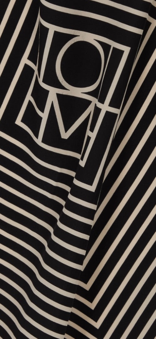 Toteme black & cream remo silk scarf, Size