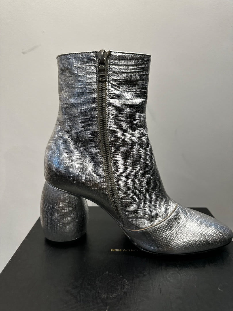 dries van noten silver metallic ankle boots, Size 38.5