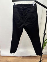 Load image into Gallery viewer, Frame Black Le Skinny de Jeanne, Size 31
