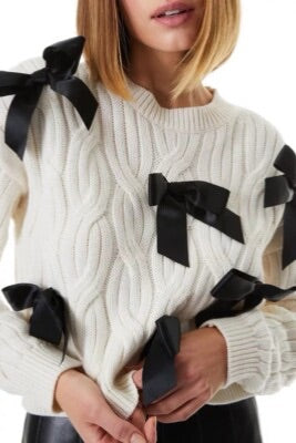 Alice & Olivia cream beau cableknit sweater, Size medium