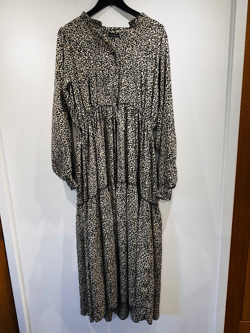 black colour neutrals leopard print tiered maxi dress, Size large/xl