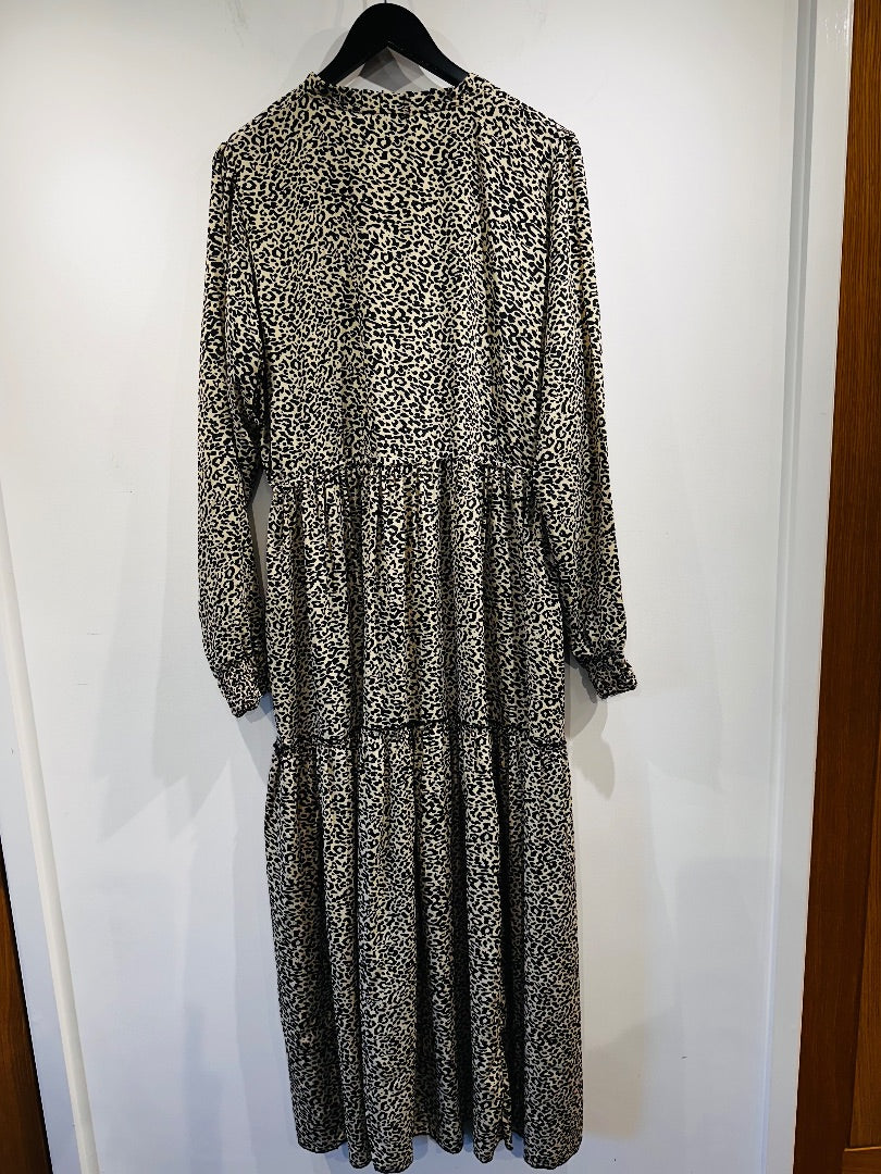 black colour neutrals leopard print tiered maxi dress, Size large/xl