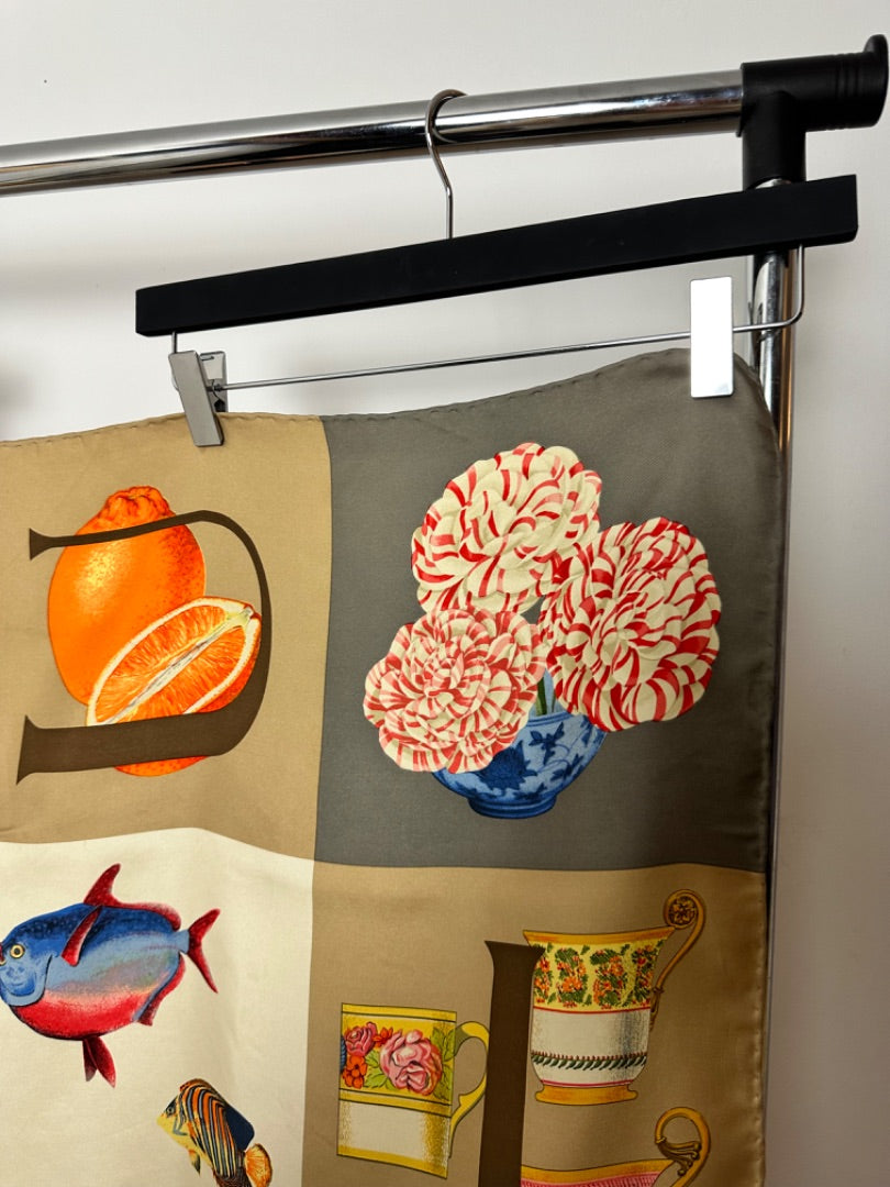 Gucci Multicoloured Vintage silk scarf, Size Medium