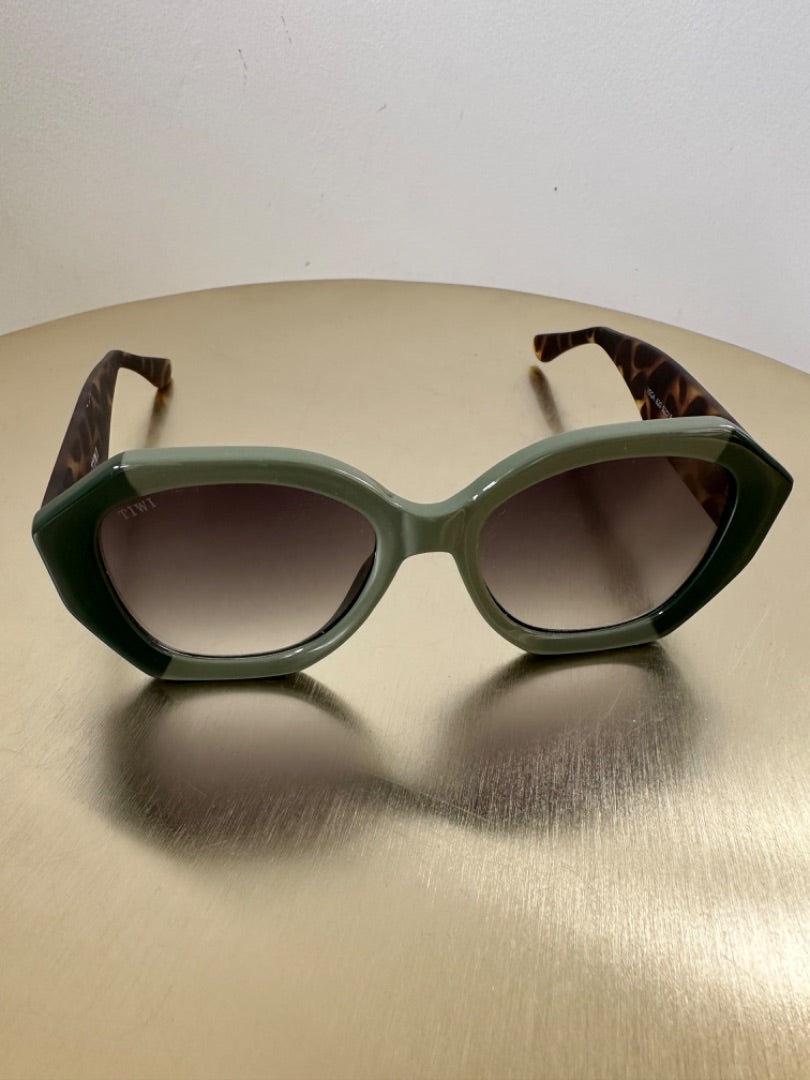 Tiwi Green Vega 620 two tone sunglasses, Size