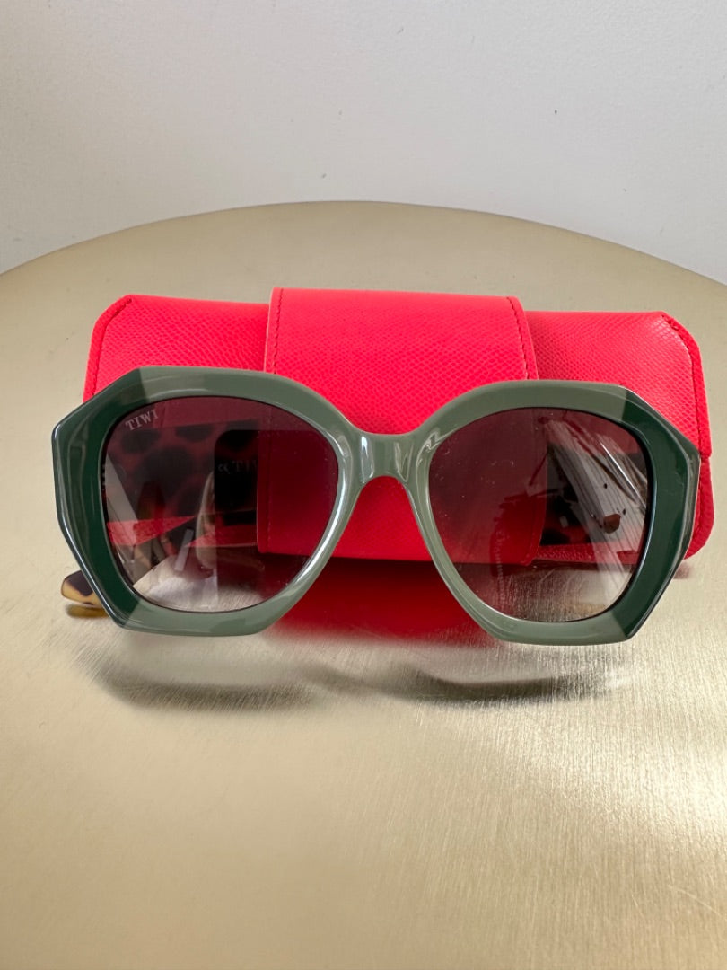 Tiwi Green Vega 620 two tone sunglasses, Size