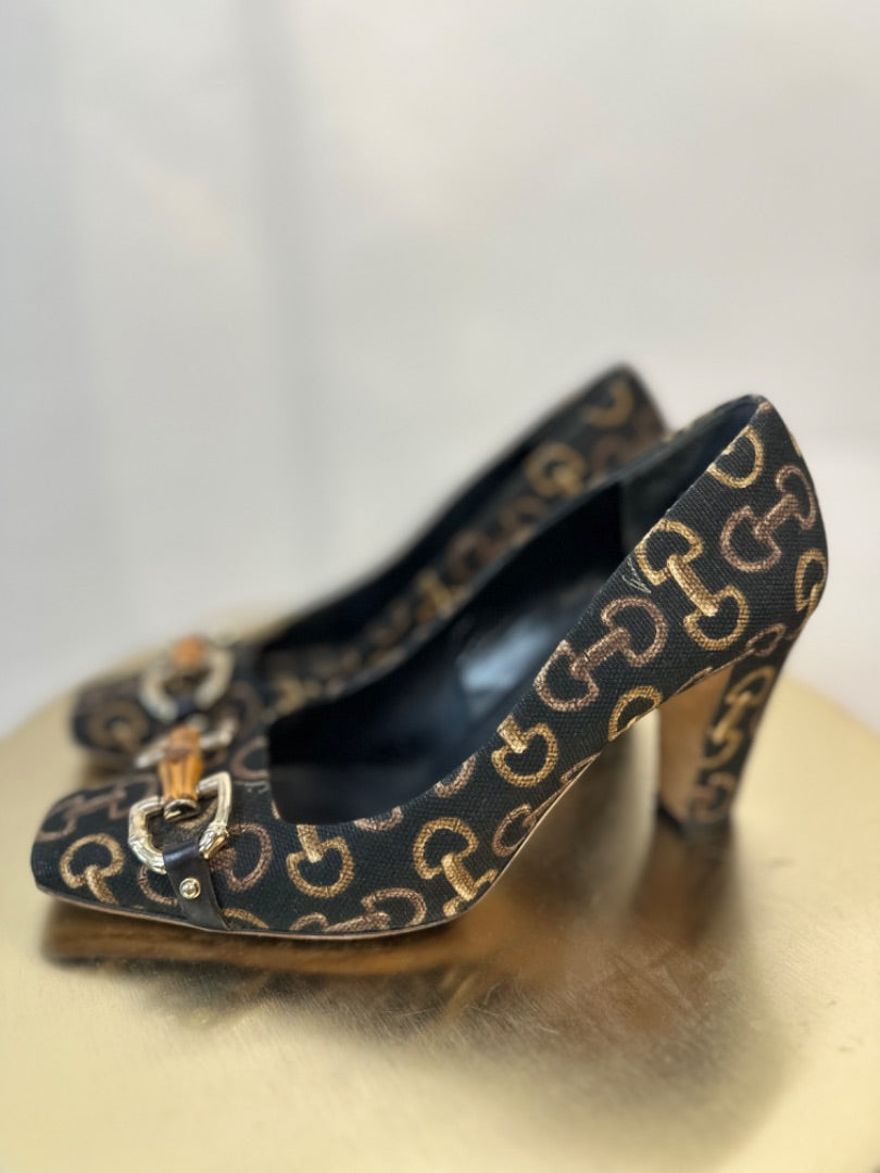 Gucci black vintage monogram pump heels, Size 38.5