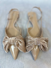 Load image into Gallery viewer, zara beige bow knot flats, Size 39
