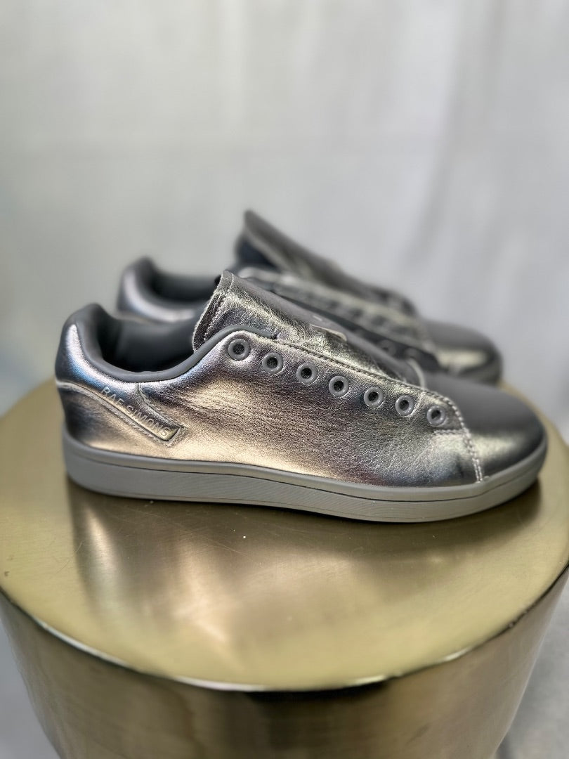 RAF Simmons (Runner) Silver Trainers, Size 39