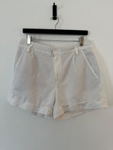 Load image into Gallery viewer, vince ivory linen shorts, Size US 10
