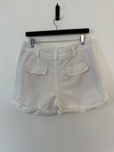 Load image into Gallery viewer, vince ivory linen shorts, Size US 10
