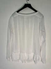 Load image into Gallery viewer, odd molly white frill detail top, Size 3
