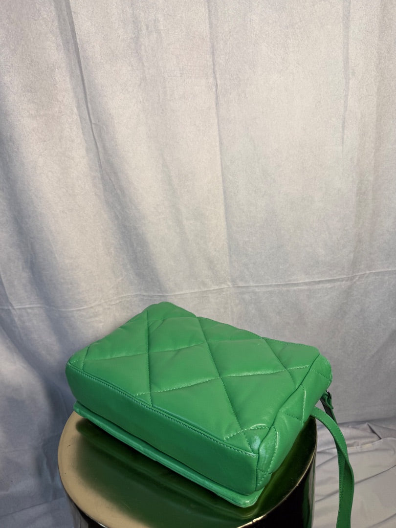 Stand Studio Green Brynnie Quilted shoulder bag, Size Medium