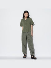 Load image into Gallery viewer, Uniqlo olive linen short sleeve shirt, Size xs
