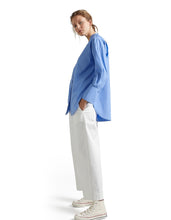 Load image into Gallery viewer, fine day sky blue bib shirt, Size small
