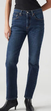 Load image into Gallery viewer, levis blue 501 jeans, Size 28
