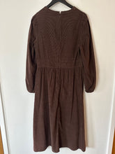Load image into Gallery viewer, M&amp;S chocolate cord midi dress, Size 10
