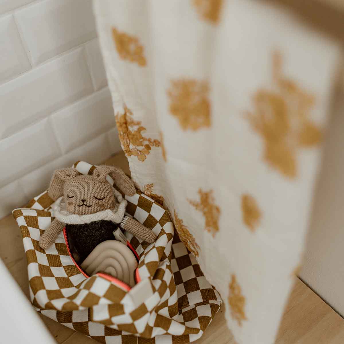 VIC TOILETRY BAG CHECKERBOARD CARAMEL