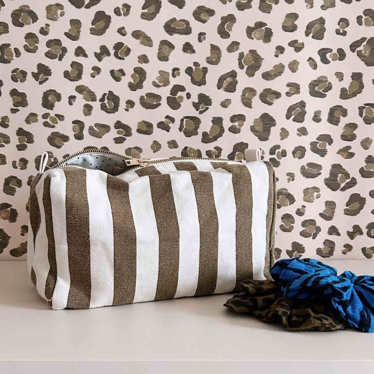 VIC TOILETRY BAG STRIPES OLIVE / GREIGE