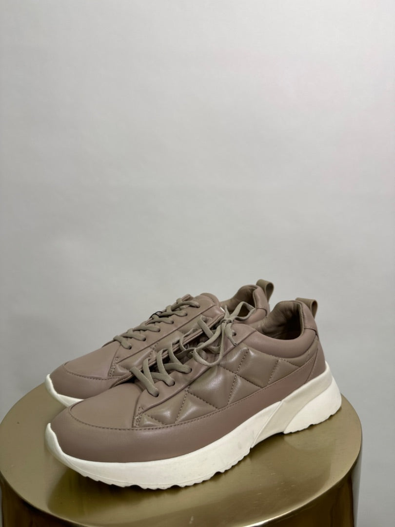 Quilted leather trainers, Size