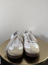 Load image into Gallery viewer, adidas White and cream Samba trainers, Size 6
