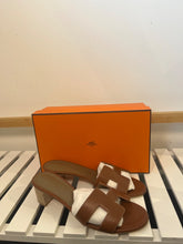 Load image into Gallery viewer, Hermes Tan Oasis Sandal, Size 38
