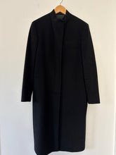 Load image into Gallery viewer, Gucci Black Wool Classic coat, Size 42
