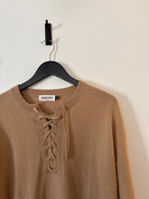 Load image into Gallery viewer, Homespun Oatmeal Criss cross cashmere sweater, Size M
