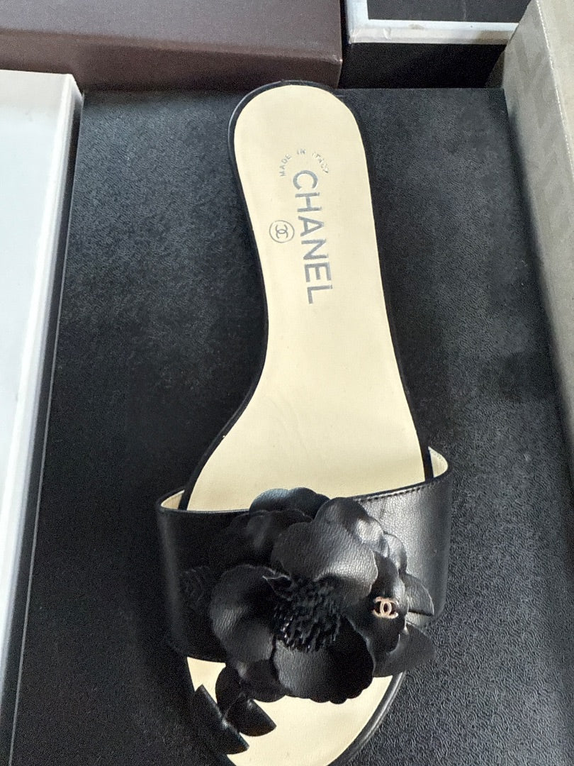 Chanel Black Camelia slides, Size 38.5