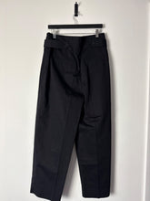Load image into Gallery viewer, Toteme black double pleated cotton trousers, Size 42

