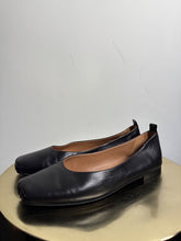 Load image into Gallery viewer, Massimo Dutti Black Ballet flats, Size 41
