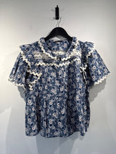 Load image into Gallery viewer, Sea New York Blue Scalloped sleeves top, Size M

