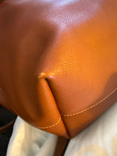 Load image into Gallery viewer, Chloe Chestnut Darryl tote handbag, Size Medium
