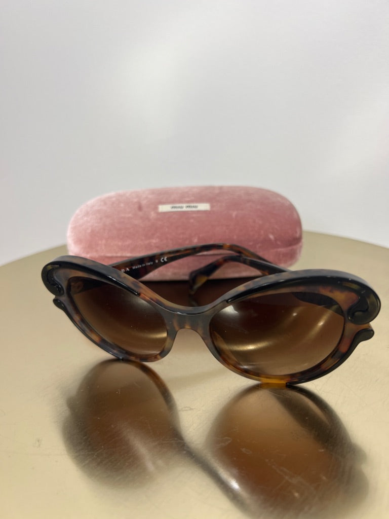 Prada Miu Miu brown curved tortoiseshell sunglasses, Size